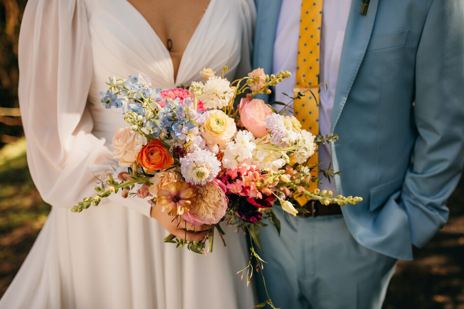 Claire and Skottowe - Couple with Bouquet - Our Ampersand Photo